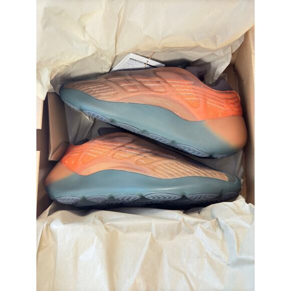 Adidas Yeezy 700 V3 “Copper Fade” Sneakers – NIB – Men’s Size 10 - Picture 13 of 13